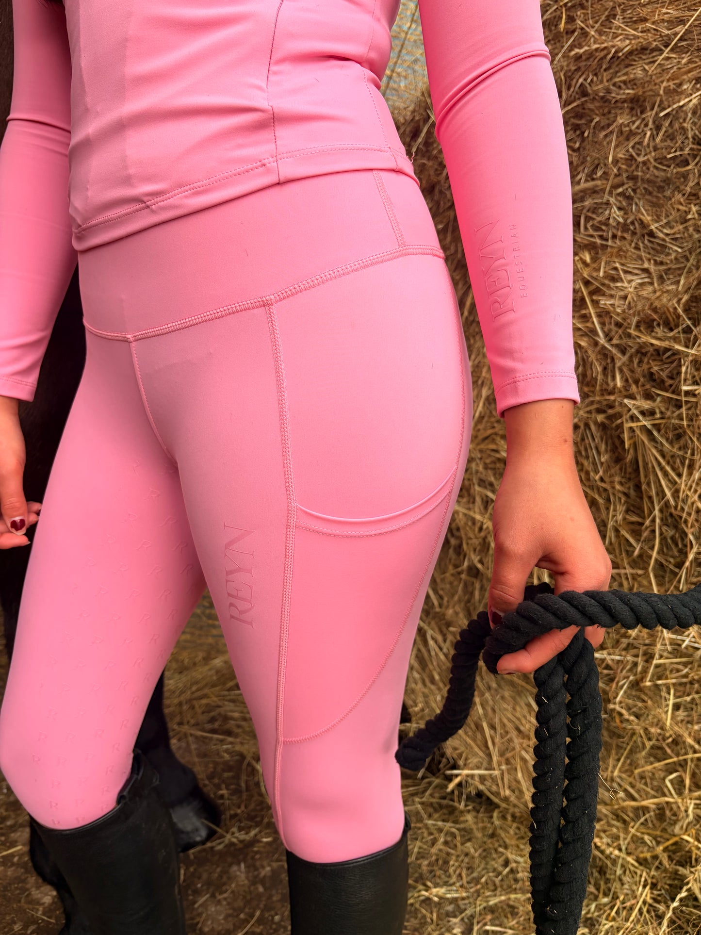 BUBBLEGUM SILICONE LEGGINGS